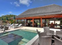 Villa Indah Manis, Poolside living room